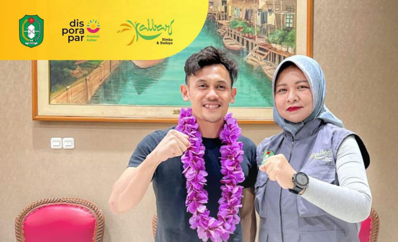 Kepala Disporapar Kalbar Windy Prihastari bersama atlet panjat tebing Indonesia asal Kalbar Veddriq Leonardo.