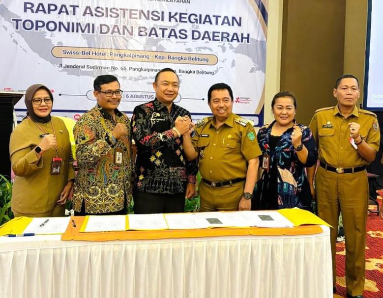 SEPAKAT: Sekda Ketapang dan Pj Bupati Sukamara, menyepakati segmen batas daerah yang difasilitasi oleh Mendagri, Selasa (6/8).