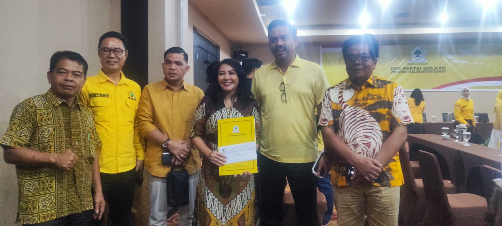 REKOMENDASI: DPP Partai Golkar mengeluarkan delapan surat rekomendasi dukungan kepada delapan pasangan calon kepala daerah di Pilkada serentak 2024. (Deni Hamdani)