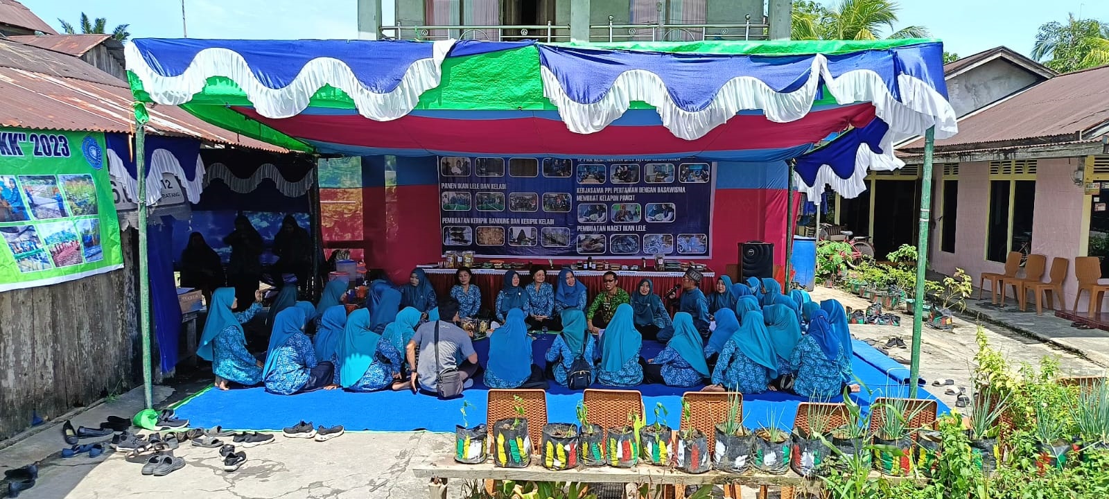 KOMPAK: Tim Penggerak Pemberdayaan Kesejahteraan Keluarga (TP-PKK) Desa Tri Mandayan saat menggelar pertemuan.