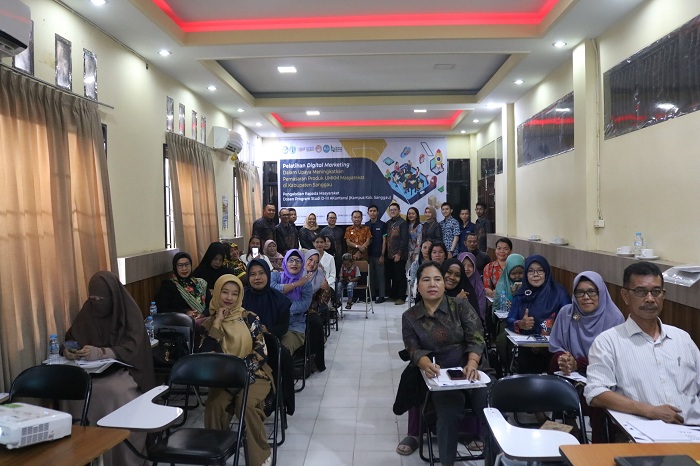 PELATIHAN: Kegiatan PKM Pelatihan Digital Marketing Dalam Upaya Meningkatkan Pemasaran Produk UMKM Masyarakat di Kabupaten Sanggau yang berlangsung di Kampus PSDKU Polnep Kabupaten Sanggau.