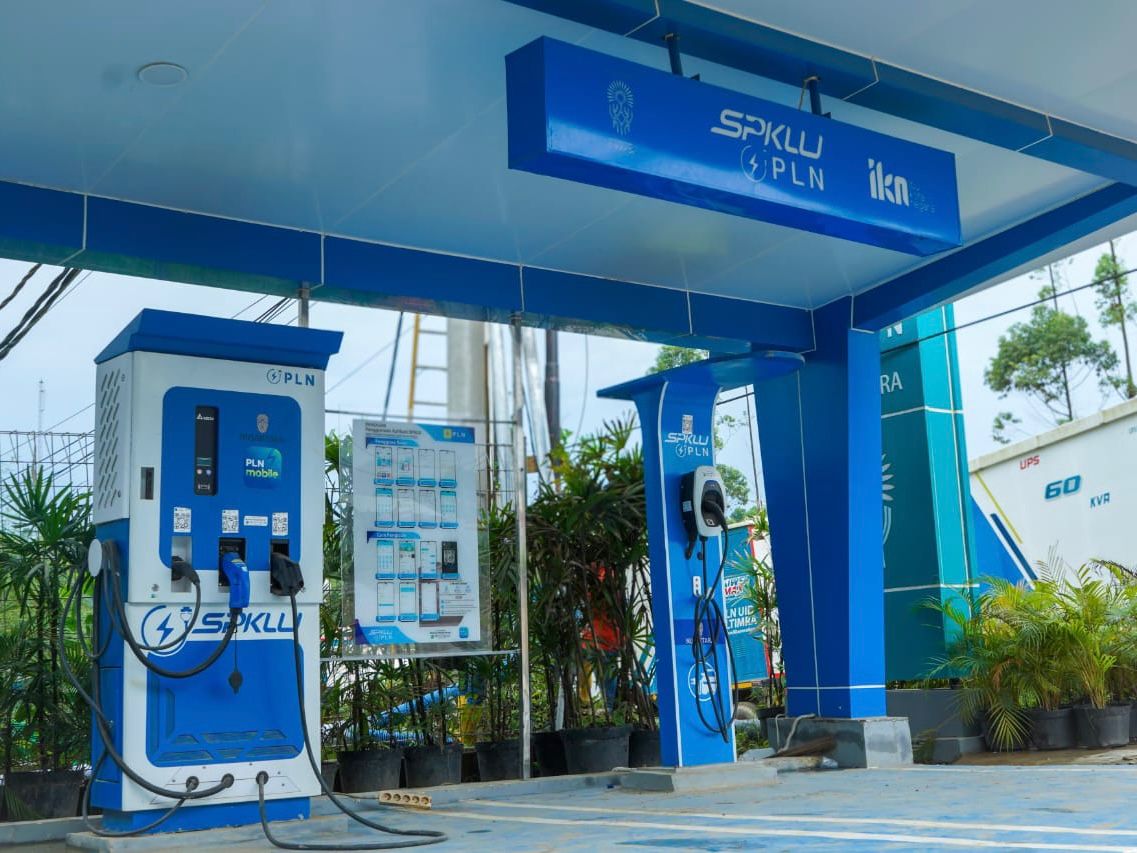 Stasiun Pengisian Kendaraan Listrik Umum (SPKLU) juga tersedia di Gardu Hubung Sementara PLN yang terletak di sekitar Kawasan Inti Pusat Pemerintahan (KIPP) IKN untuk melayani kebutuhan pengisian daya