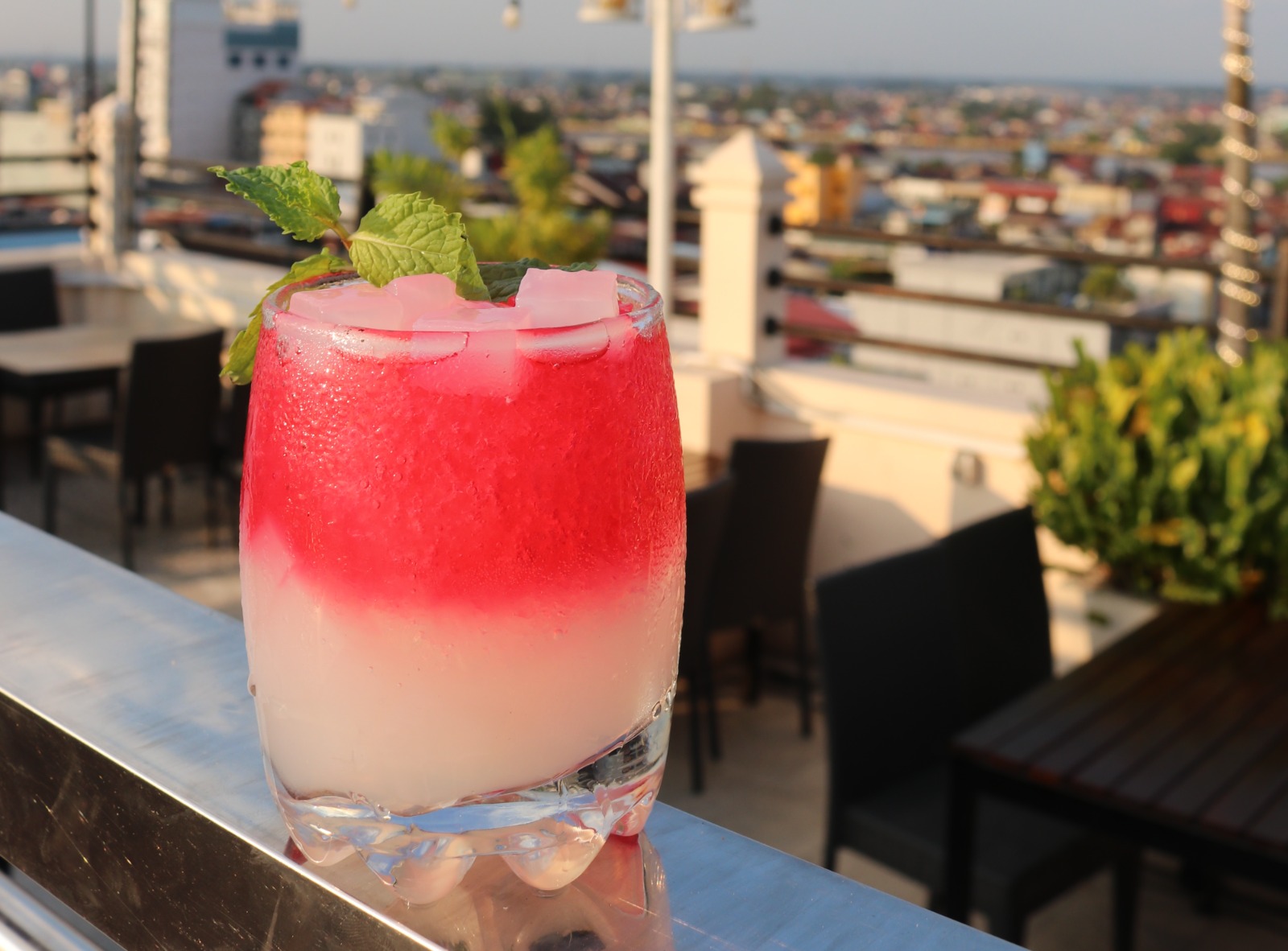 MINUMAN : Independence Mocktail menu minuman yang dihadrikan oleh Transera Hotel Pontianak spesial dalam rangka HUT ke-79.