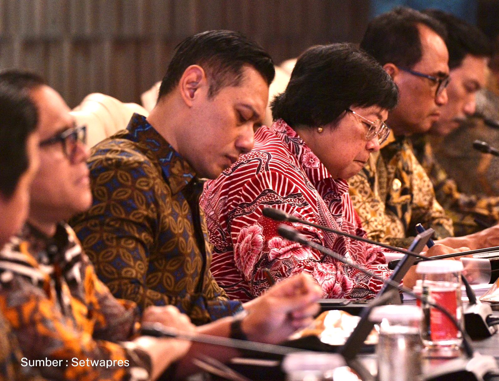 Agus Harimurti Yudhoyono (AHY) mengikuti Sidang Kabinet Paripurna yang dipimpin Presiden Republik Indonesia (RI), Joko Widodo di Istana Garuda, Ibu Kota Nusantara (IKN)