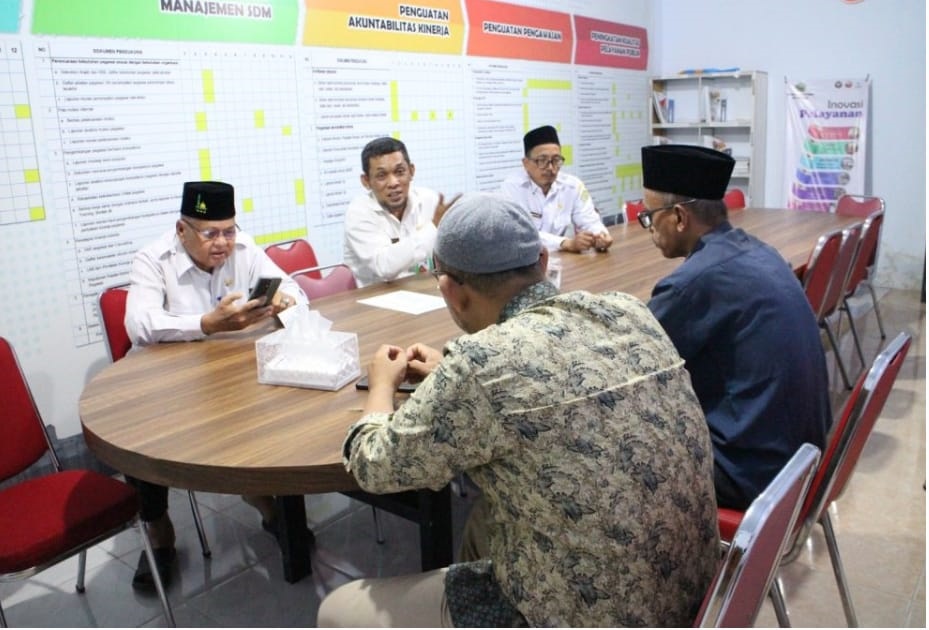 RAPAT: Rapat persiapan penilaian tingkat provinsi untuk ketiga masjid tersebut telah dilaksanakan oleh Seksi Bimas Islam, belum lama ini di Singkawang.