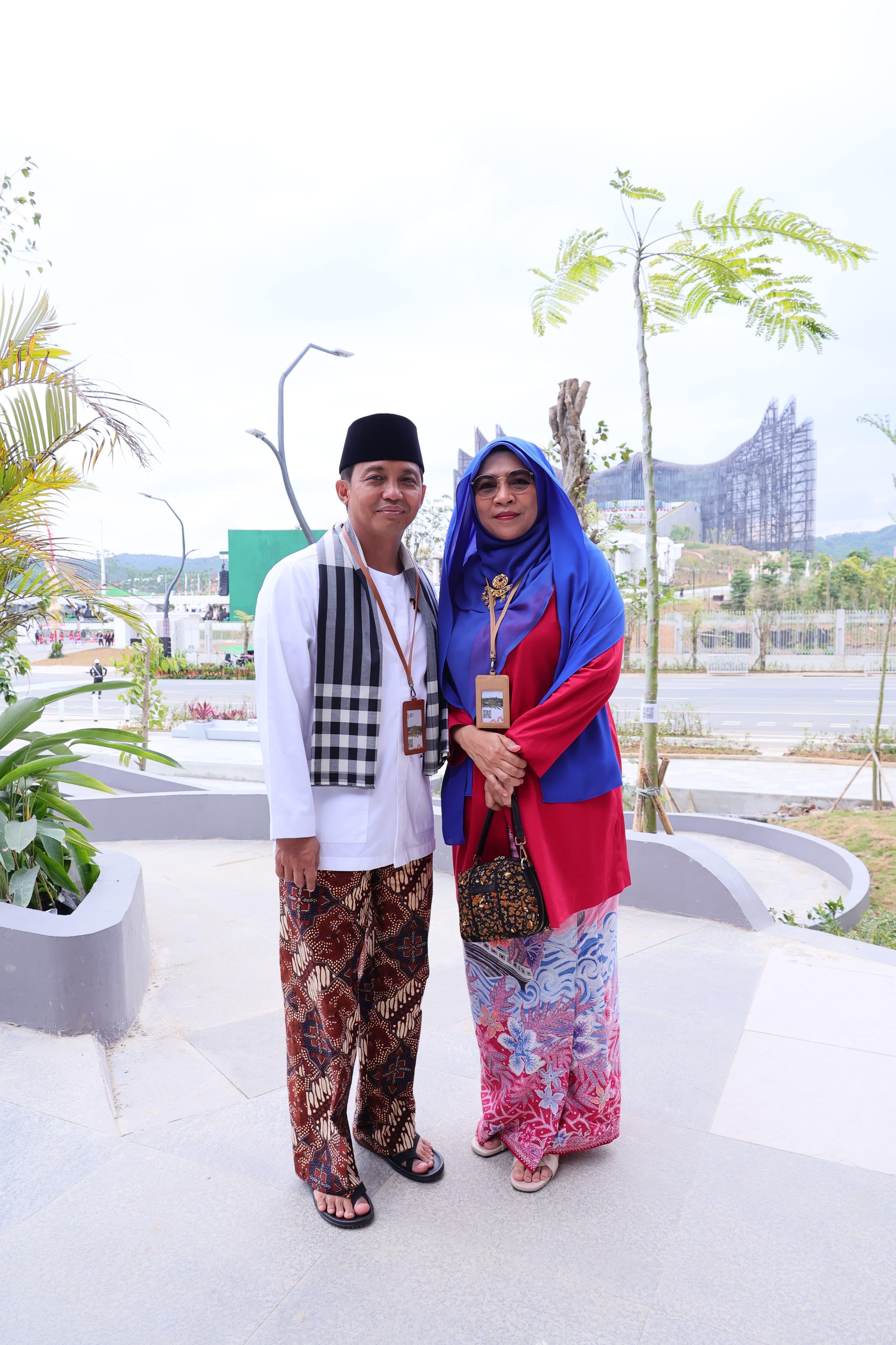 Plt. Wakil Kepala Otorita Ibu Kota Nusantara (OIKN), Raja Juli Antoni mengenakan baju adat Betawi dalam Hari Ulang Tahun (HUT) ke-79 Kemerdekaan Republik Indonesia.