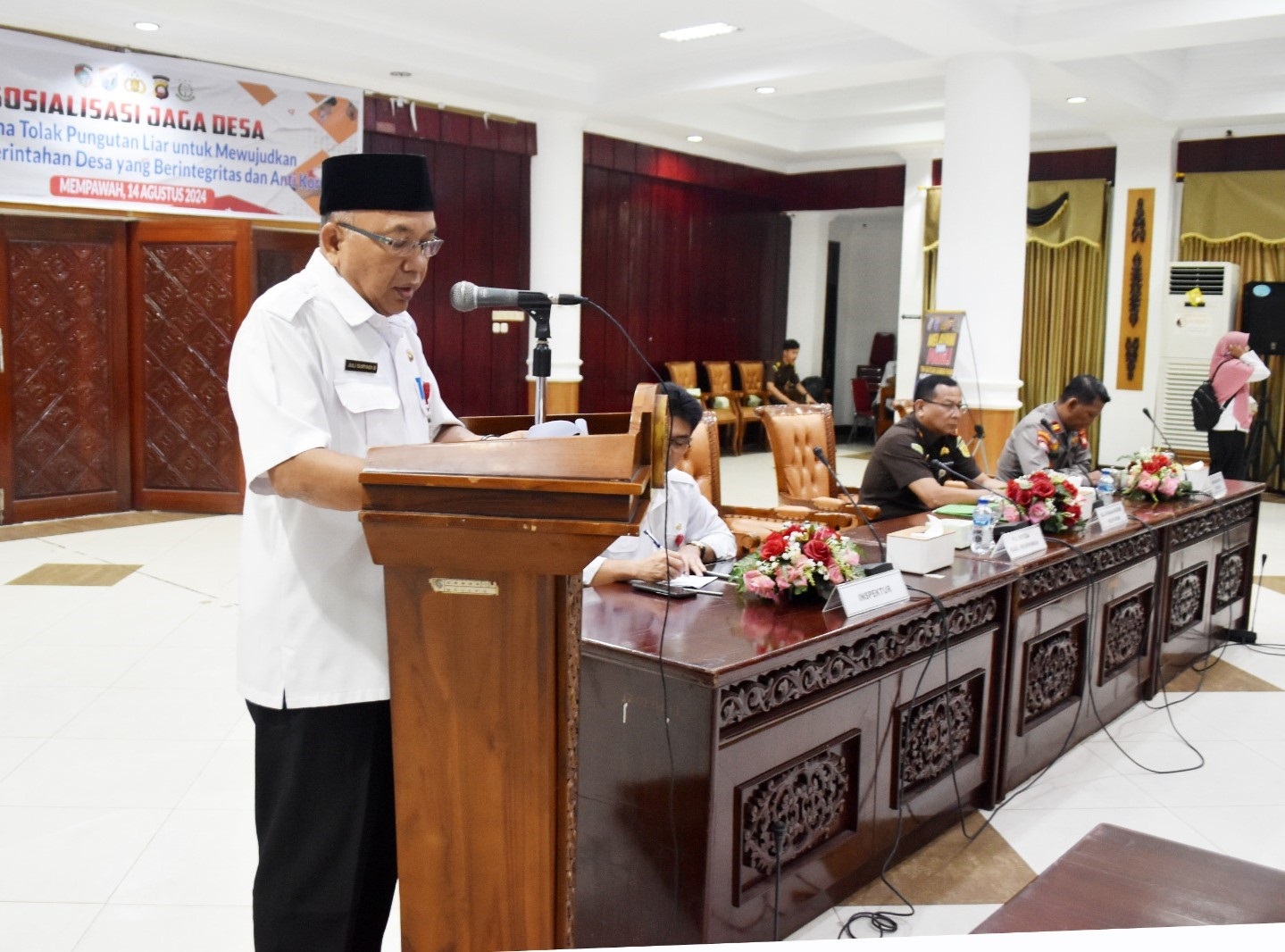 SOSIALISASI: Pejabat Sekda saat membuka sosialisasi jaga desa.