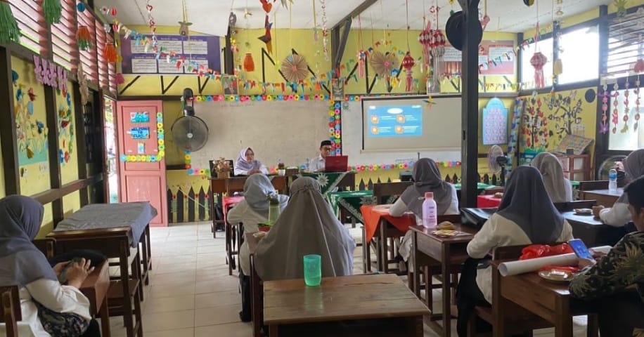 Kurikulum : Sosialisasi KMA 450 dan Pembaruan Kurikulum di MIS Muhammadiyah 1 oleh Pengawas Madrasah Ibtidaiyah