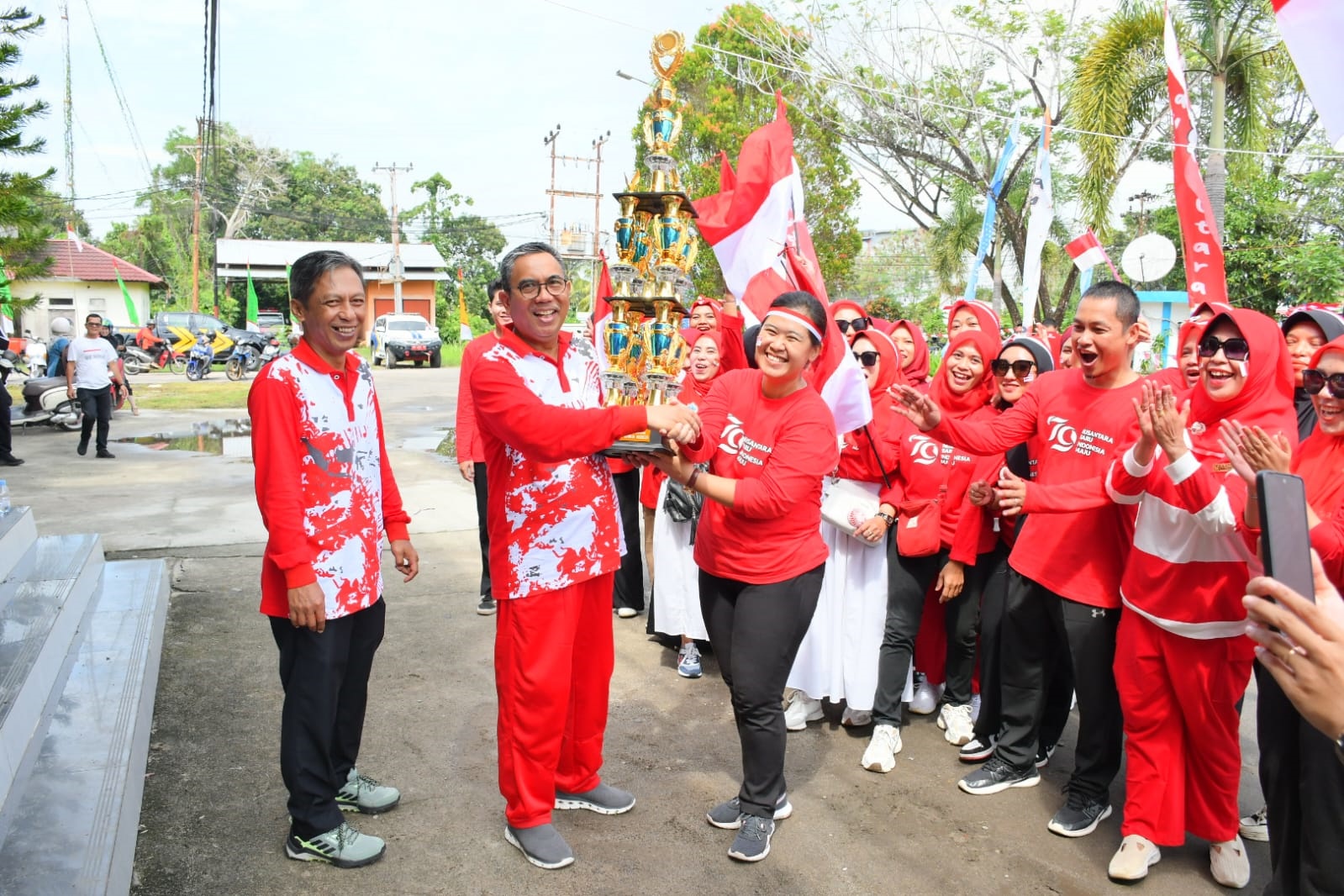 HUT: Permainan rakyat yang diikuti seluruh Organisasi Perangkat Daerah Kabupaten Kayong Utara dalam rangka menyambut Hari Ulang Tahun (HUT) ke-79 Kemerdekaan Republik Indonesia.