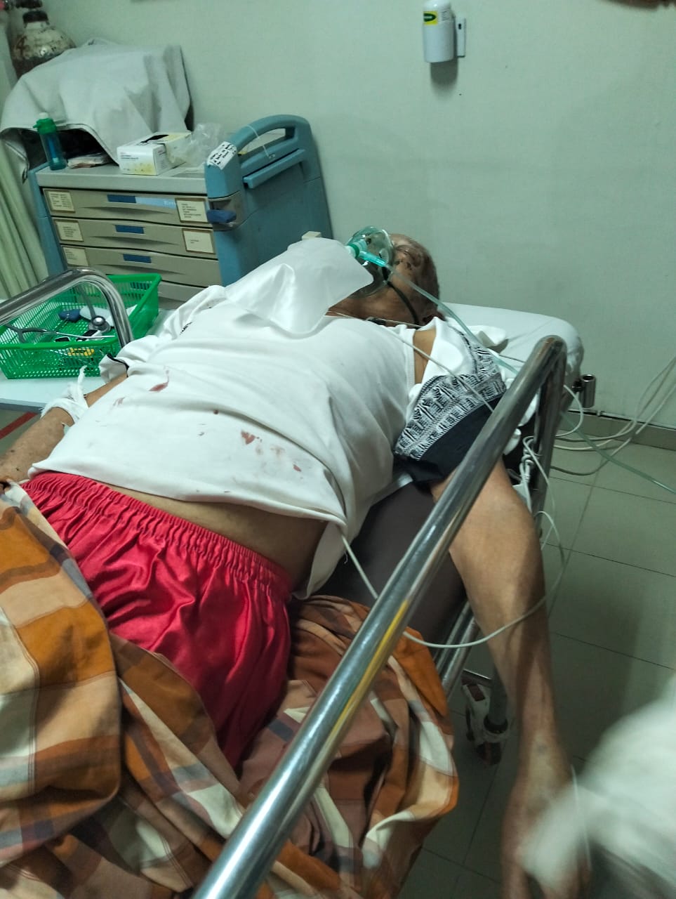 PERAWATAN : Korban sempat mendapatkan perawatan medis di Puskesmas Anjungan.