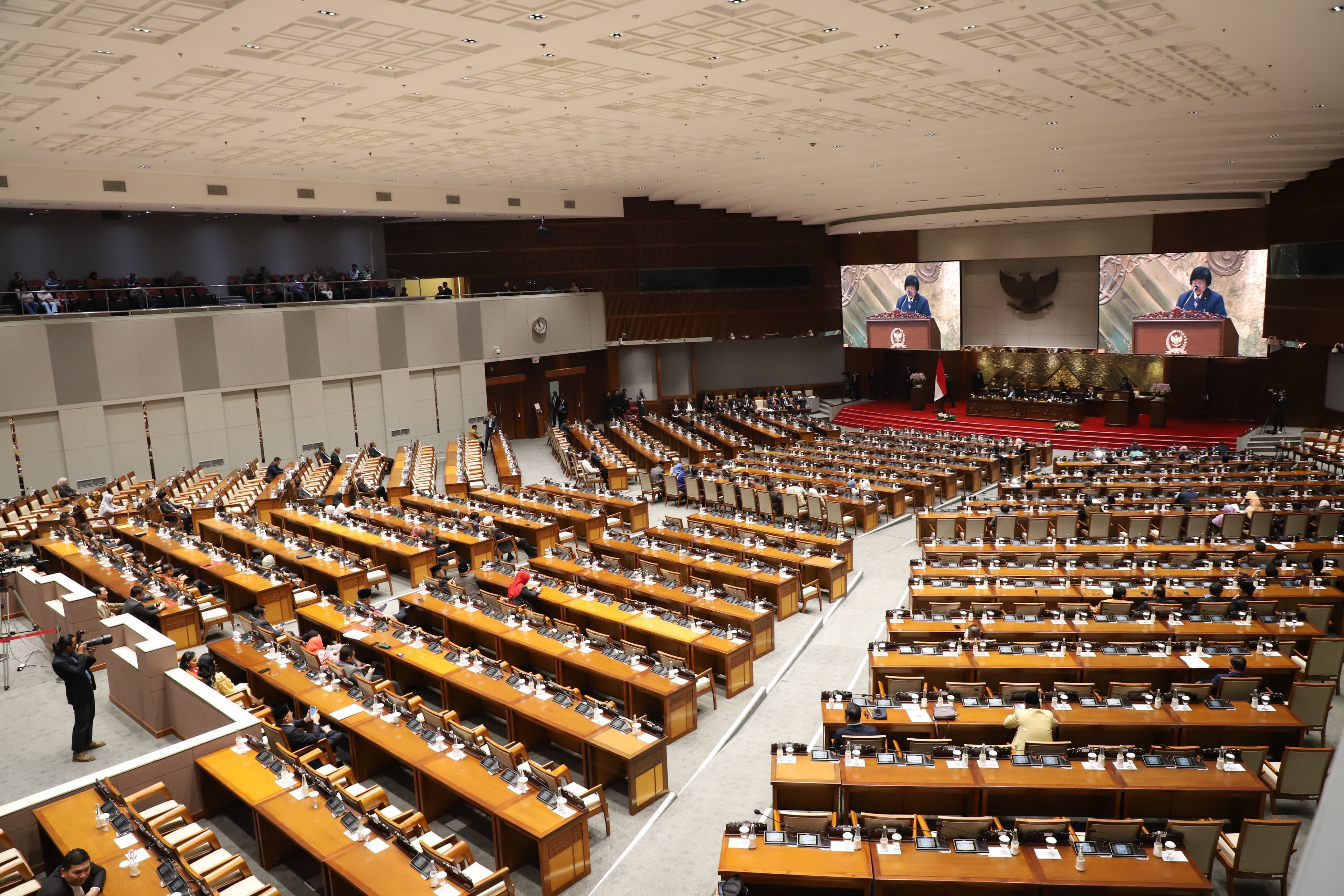 Rapat paripurna ke-21 Masa Persidangan V Tahun Sidang 2023-2024 di Gedung Nusantara II, kompleks Parlemen. Senayan, Selasa (9/7/2024). (DERY RIDWANSAH/JAWAPOS.COM)