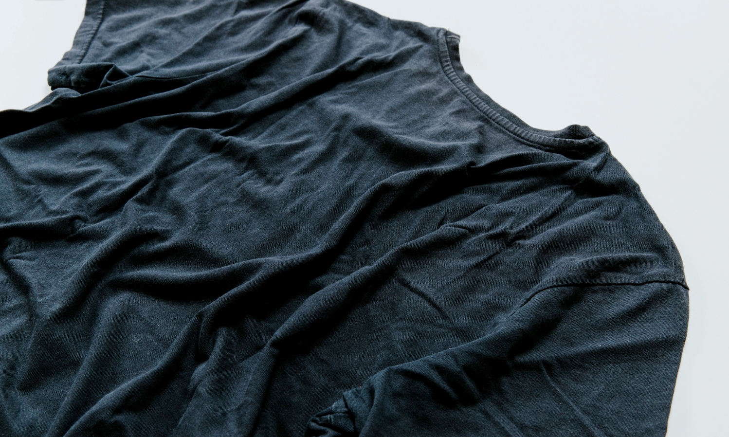 Ilustrasi kaus hitam.(FREEPIK)