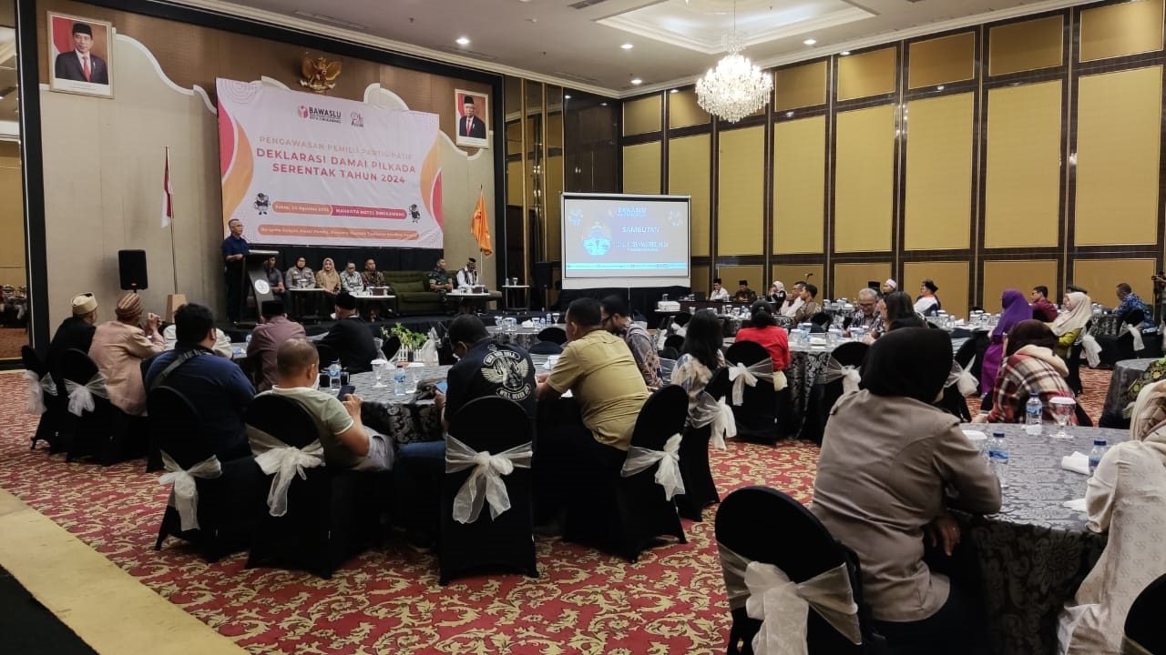 DEKLARASI DAMAI: Suasana Deklarasi Damai Pilkada Serentak Tahun 2024 yang digelar Bawaslu Kota Singkawang, Sabtu (24/8).