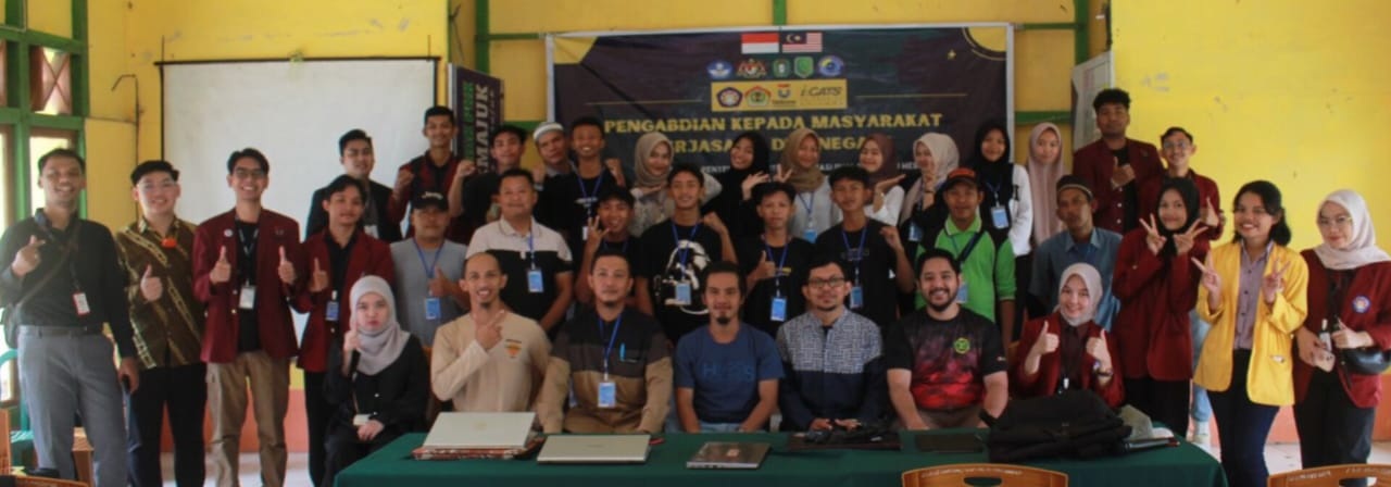 Dosen dan mahasiswa saat ikuti PKM Kolaborasi Internasional yang pelaksanaannya dipusatkan di Desa Temajuk