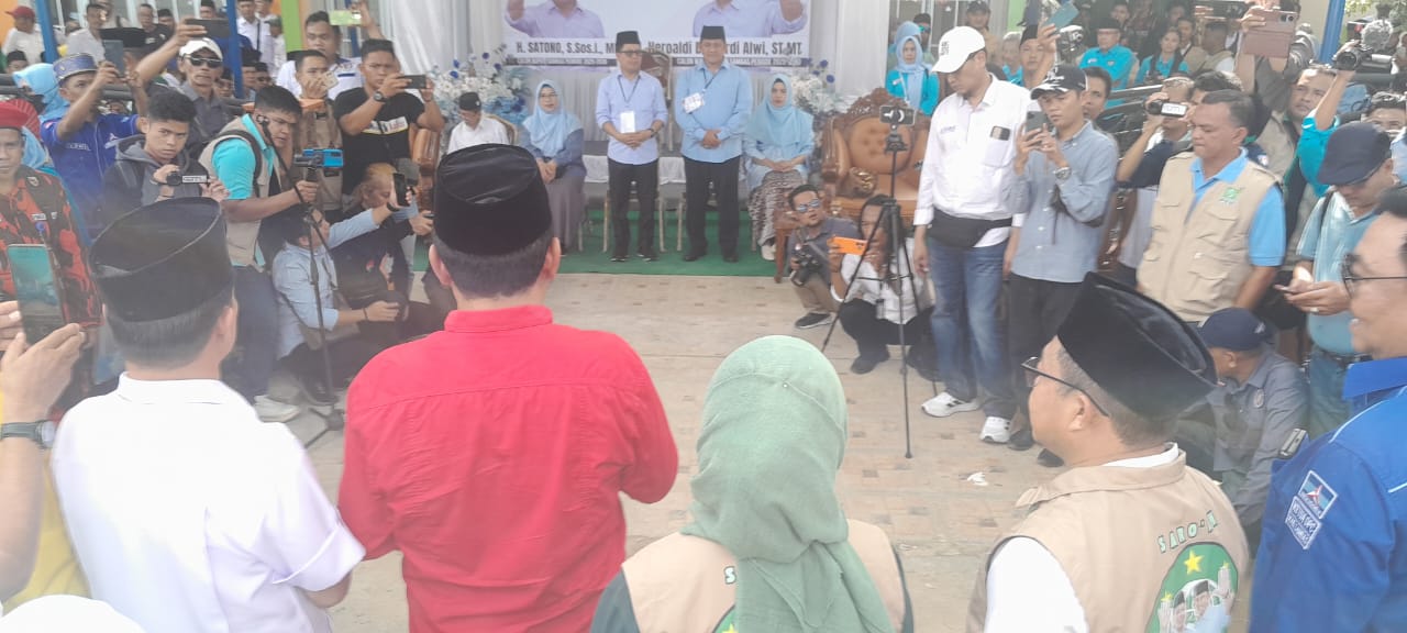 Satono-Hero saat Daftar ke KPU Sambas.