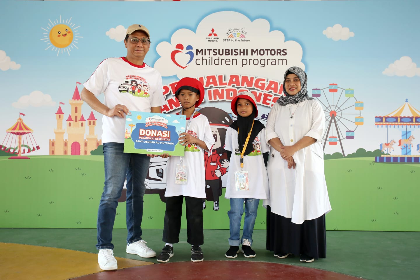 MMKSI saat berbagi untuk anak-anak di Ancol.