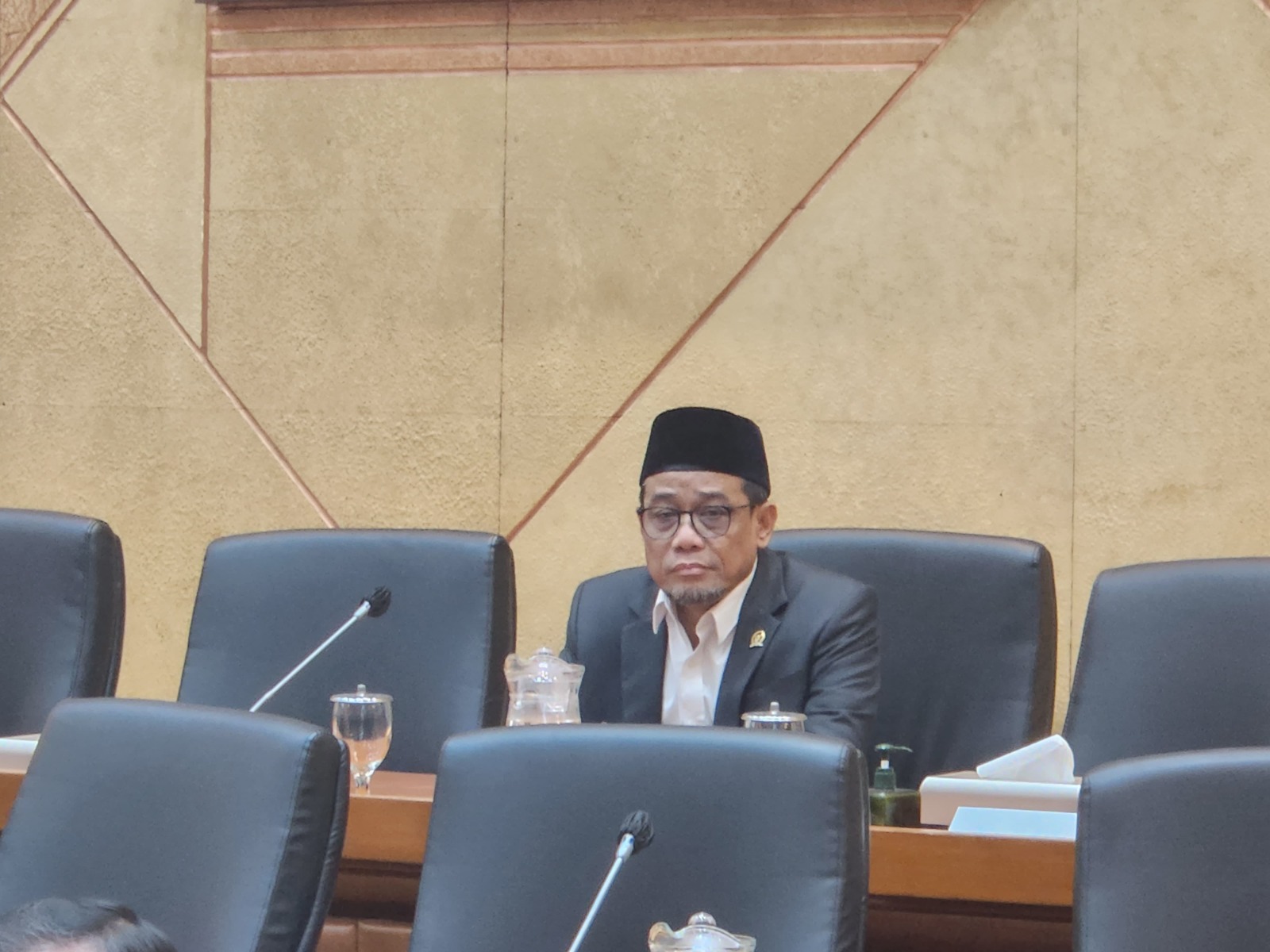 Anggota Komisi IX DPR RI, Alifudin saat melakukan rapat kerja terkait bidang kesehatan yang baru-baru ini heboh di Semarang.