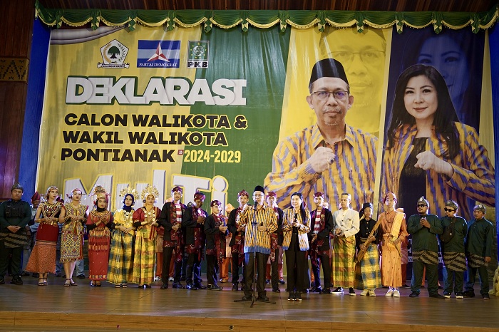 DEKLARASI: Deklarasi pasangan Mulyadi-Harti Hartidjah dilakukan di Rumah Adat Melayu.