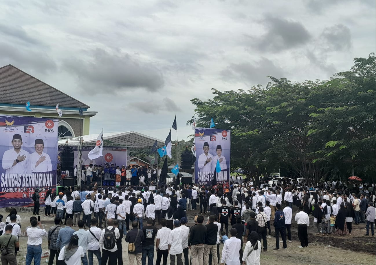 Paslon Fahrur Rofi _ Sabib saat laksanakan kegiatan deklarasi sebelum bertolak ke Kantor KPU untuk melakukan pendaftaran.