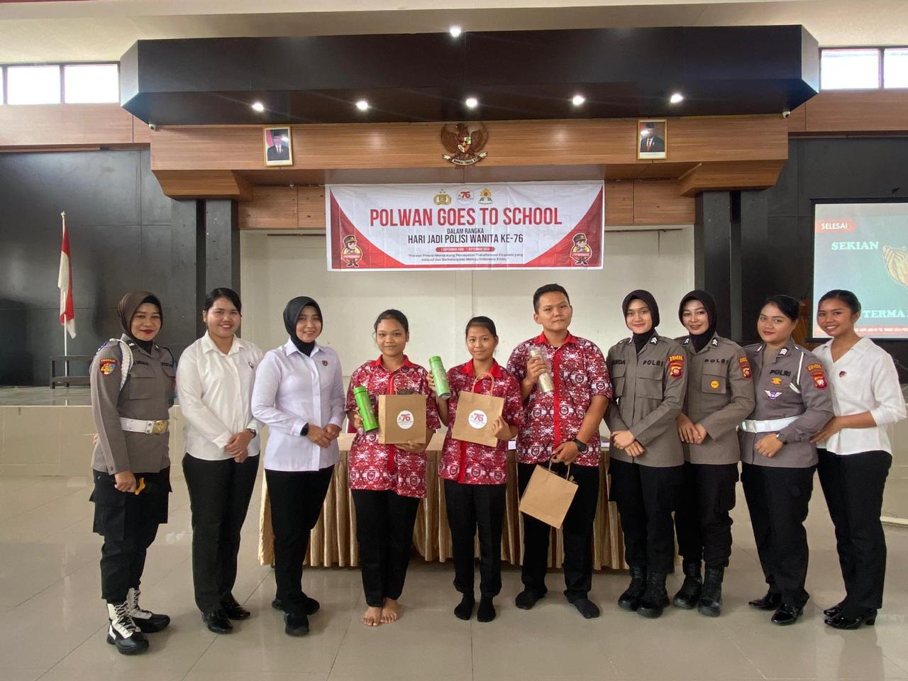 HARJAD : Polwan Polres Sintang menggelar kegiatan &ldquo;Polwan Goes To School&rdquo; di SMK Negeri 1 Sintang dalam rangka memperingati Hari Jadi (Harjad) Polwan ke-76.