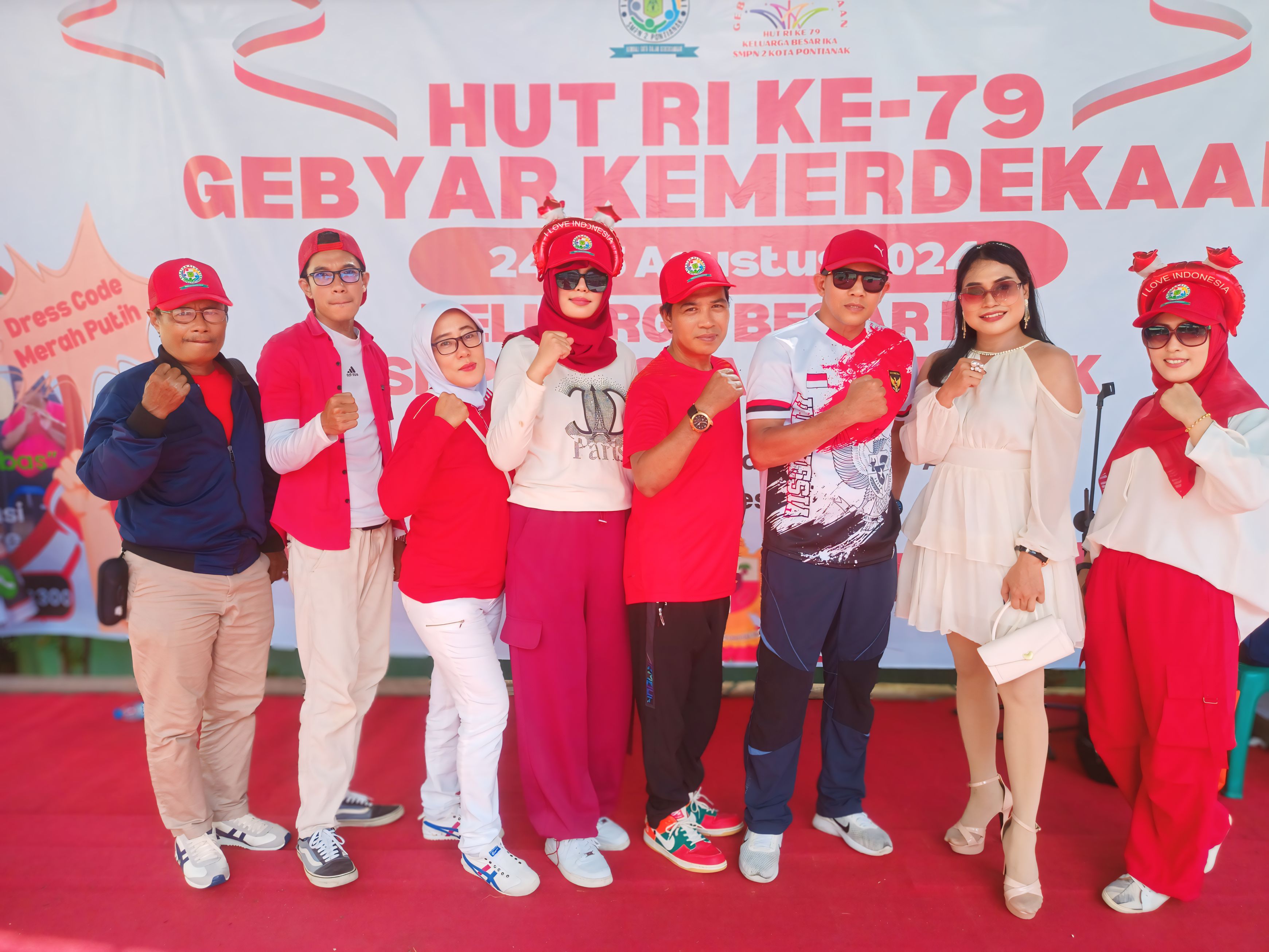 IKA SMP Negeri 2 Kota Pontianak saat mengadakan kegiatan Gebyar Kemerdekaan HUT RI ke 79.