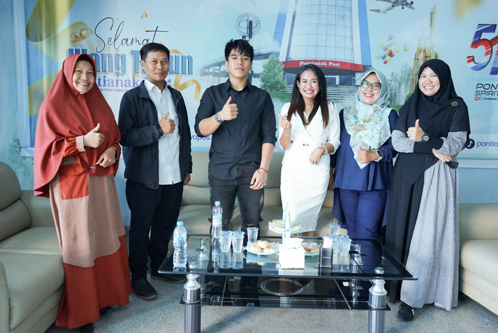 KUNJUNGAN: Manajemen Hotel Dangau berkunjung ke Pontianak Post diterima oleh Pimpinan Redaksi Pontianak Post, Heriyanto Sagiya.