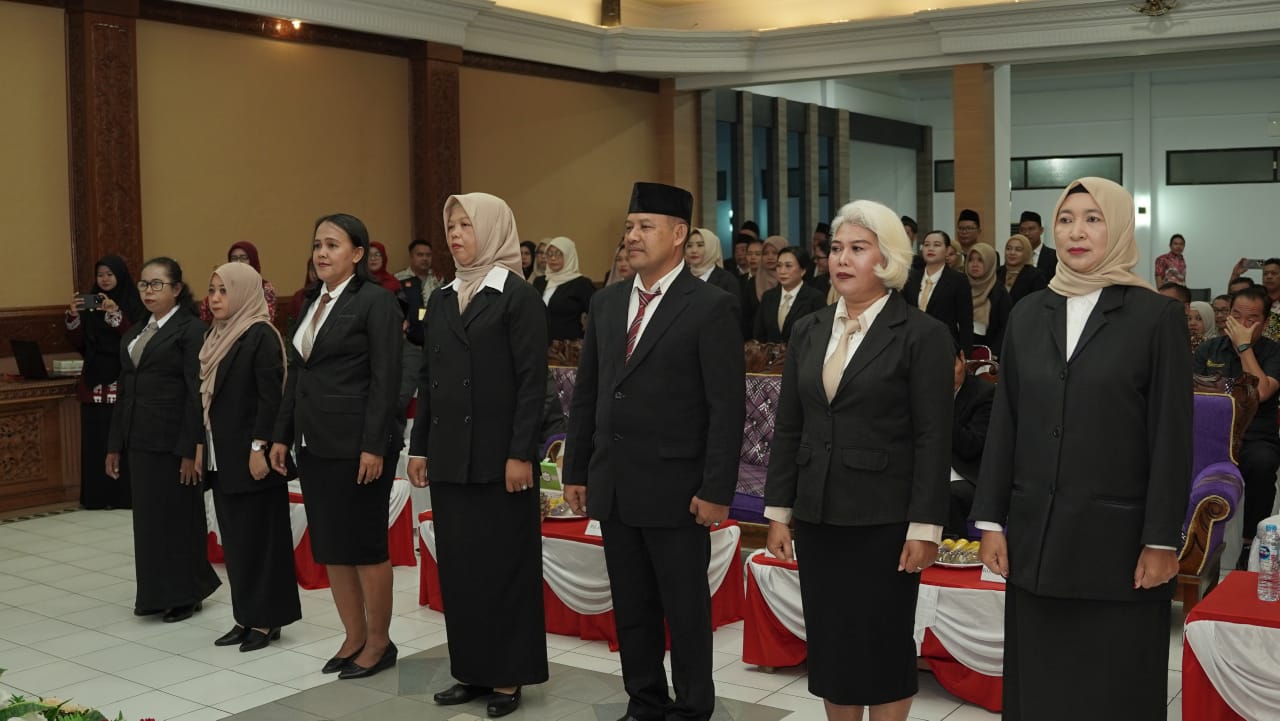 Para guru penggerak angkatan sembilan Kabupaten Sanggau saat dikukuhkan oleh Pj Bupati Sanggau pada Jumat (30/8) pagi