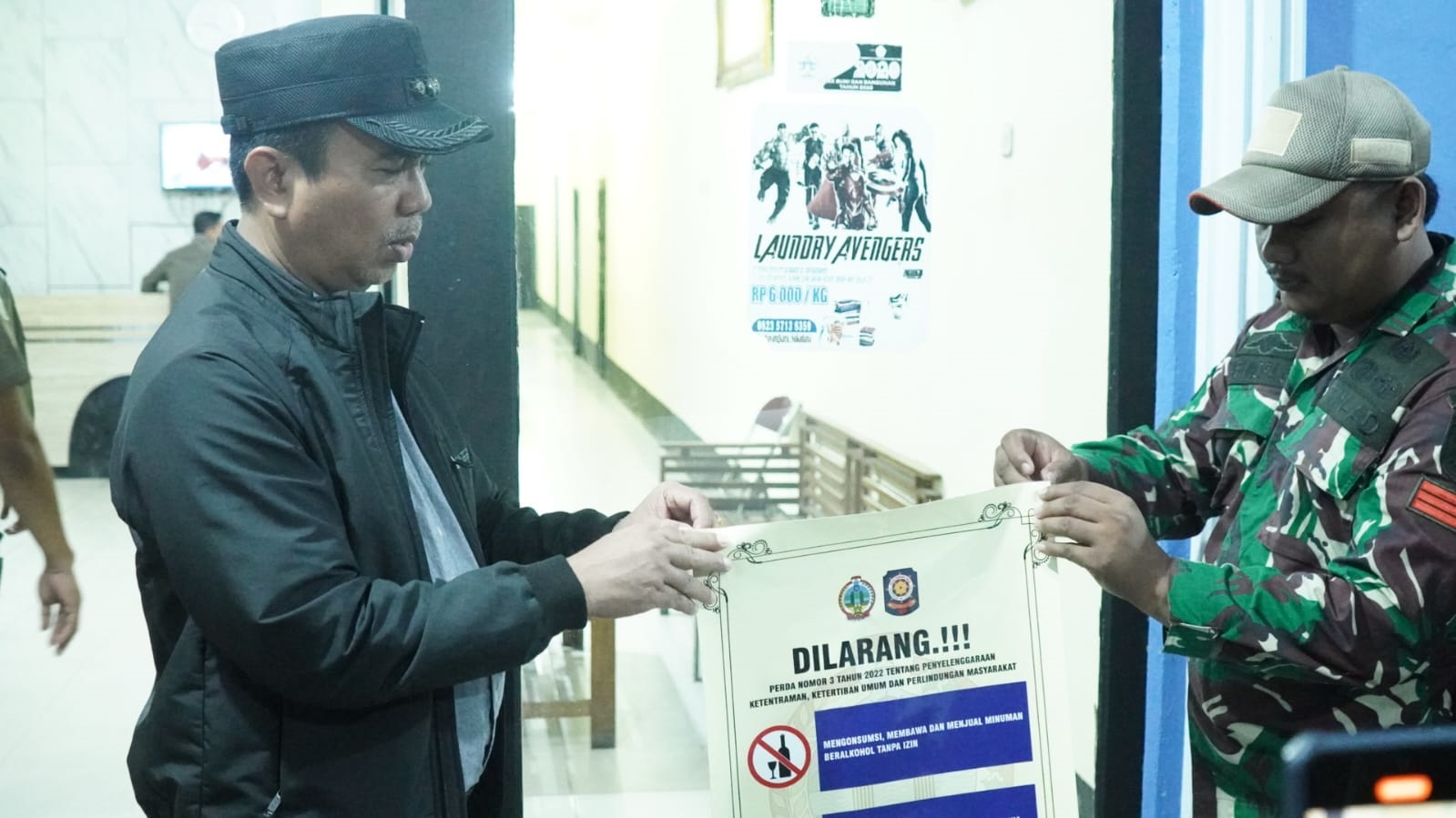 CIPTA KONDISI: Pj Bupati Kabupaten Kayong Utara Alfian saat ikut dalam Operasi Cipta Kondisi Penyakit Masyarakat.