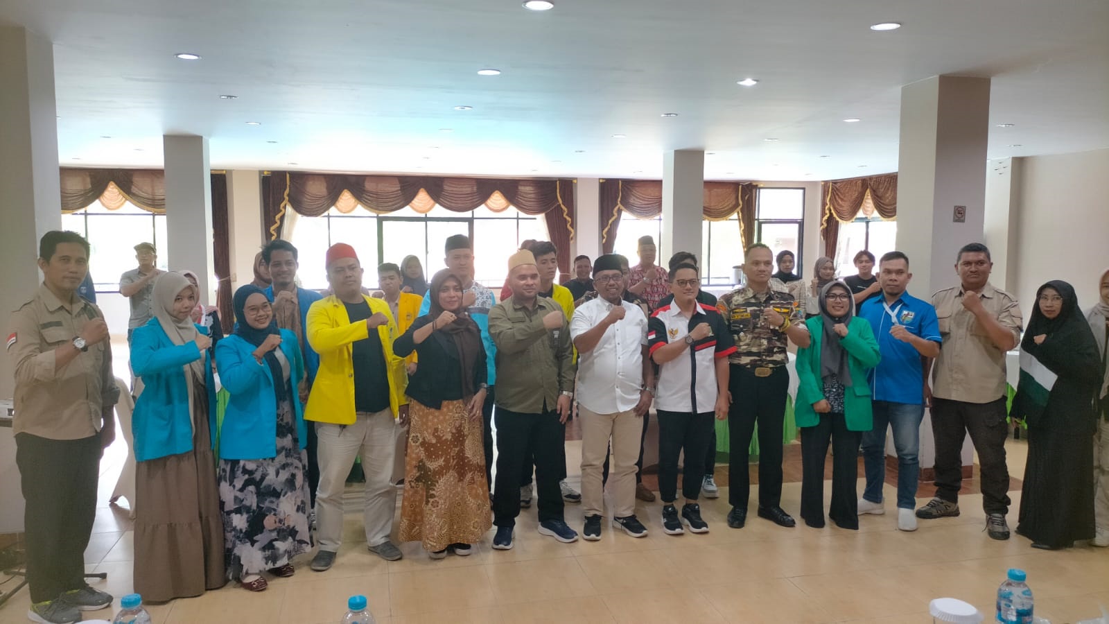 SOSIALISASI: Rapat Koordinasi Sosialisasi Pengawasan Pemilu Partisipatif oleh Bawaslu Kota Singkawang dengan sasaran mahasiswa dan OKP di Aula Hotel Dangau Singkawang, Sabtu (31/8).