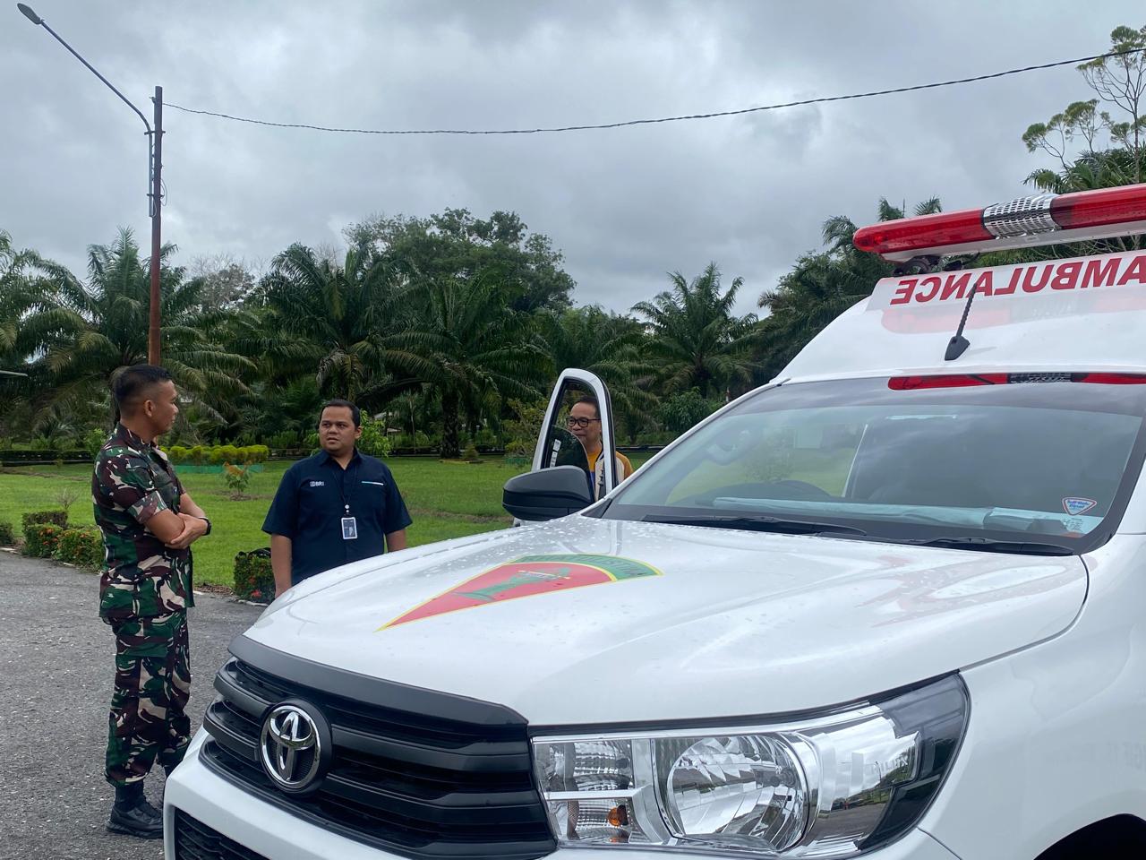 Unit mobil Ambulans Toyota Hilux 4x4 SC yang merupakan bantuan CSR BRI Singkawang ke Brigif 19/Khatulistiwa.