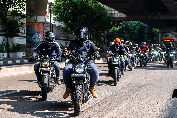Penggemar XSR 155 saat melakukan touring.