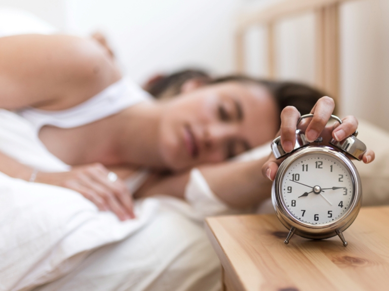 Ilustrasi tubuh lelah setelah bangun tidur. (FREEPIK)