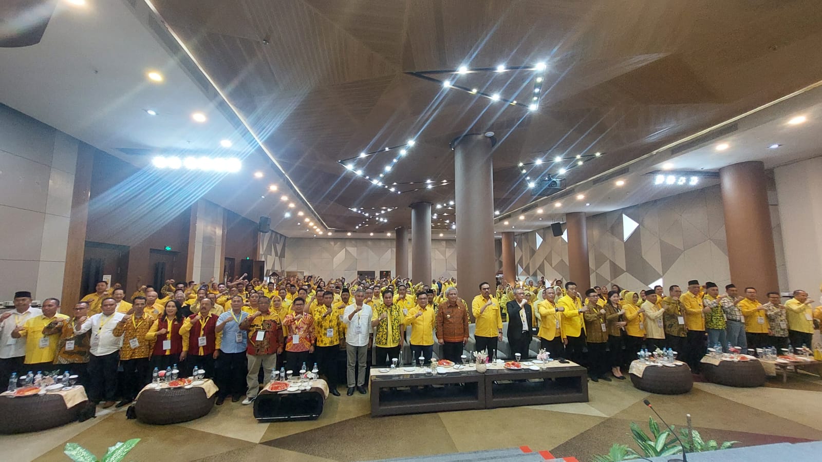 Para calon kepala daerah yang diusung Partai Golkar menghadiri cara Rakerda-Rapimda 2024 Partai Golkar di Hotel Golden Tulip Pontianak, Sabtu (7/9).(DENI HAMDANI/PONTIANAK POST)