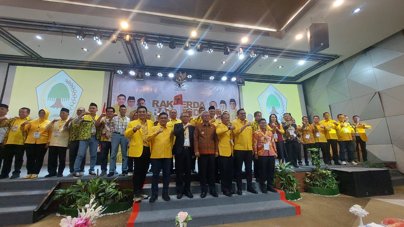Para calon kepala daerah yang diusung Partai Golkar menghadiri cara Rakerda-Rapimda 2024 Partai Golkar di Hotel Golden Tulip Pontianak, Sabtu (7/9).(DENI HAMDANI/PONTIANAK POST)