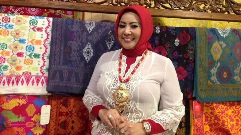 HARI TENUN: Anna Mariana, ketua Umum Komunitas Tekstil Indonesia sebagai penggagas Hari Tenun Nasional yang diperingati setiap tanggal 7 September. KEBAYA INDONESIA
