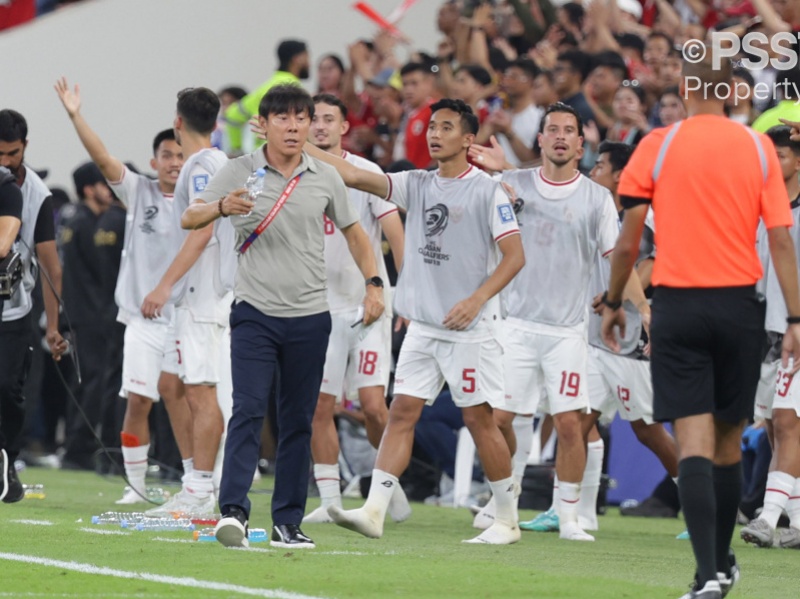 Pelatih Timnas Indonesia Shin Tae-Yong melayangkan protes kepada wasit saat laga menghadapi Arab Saudi beberapa waktu lalu. (PSSI.org)