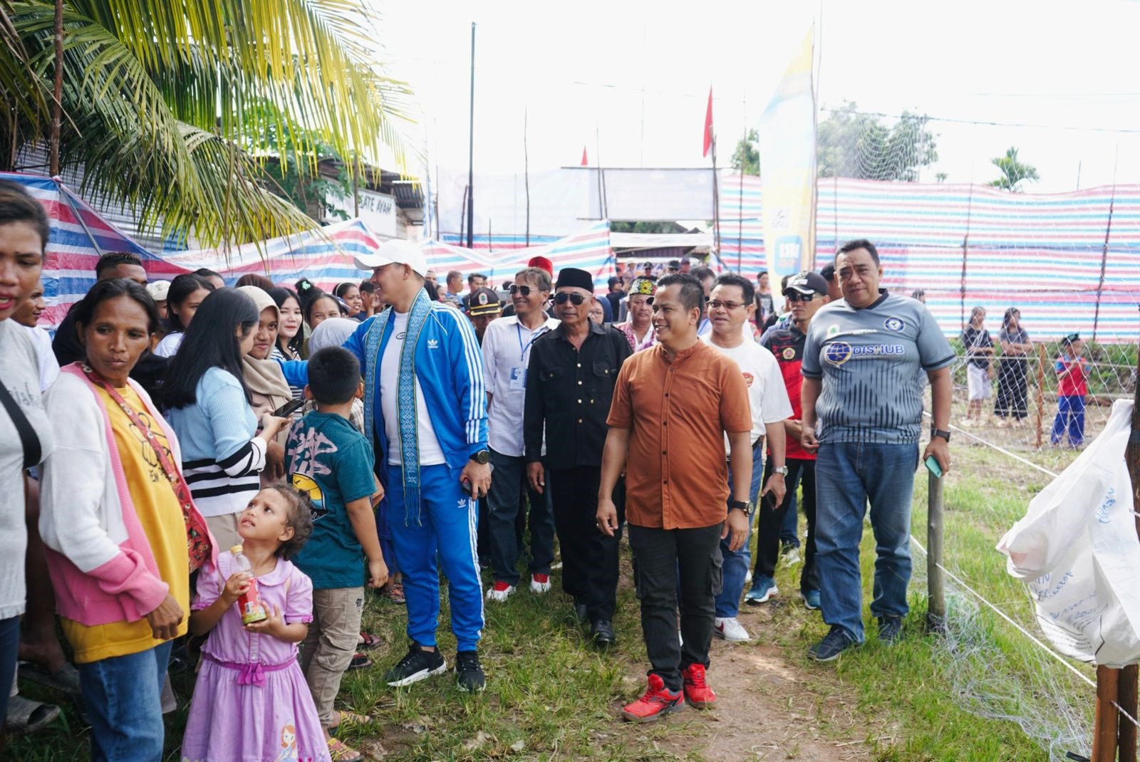 Turnamen: Wakil Bupati Kapuas Hulu Wahyudi Hidayat saat menghadiri kegiatan Turnamen Batas Negeri di Badau.