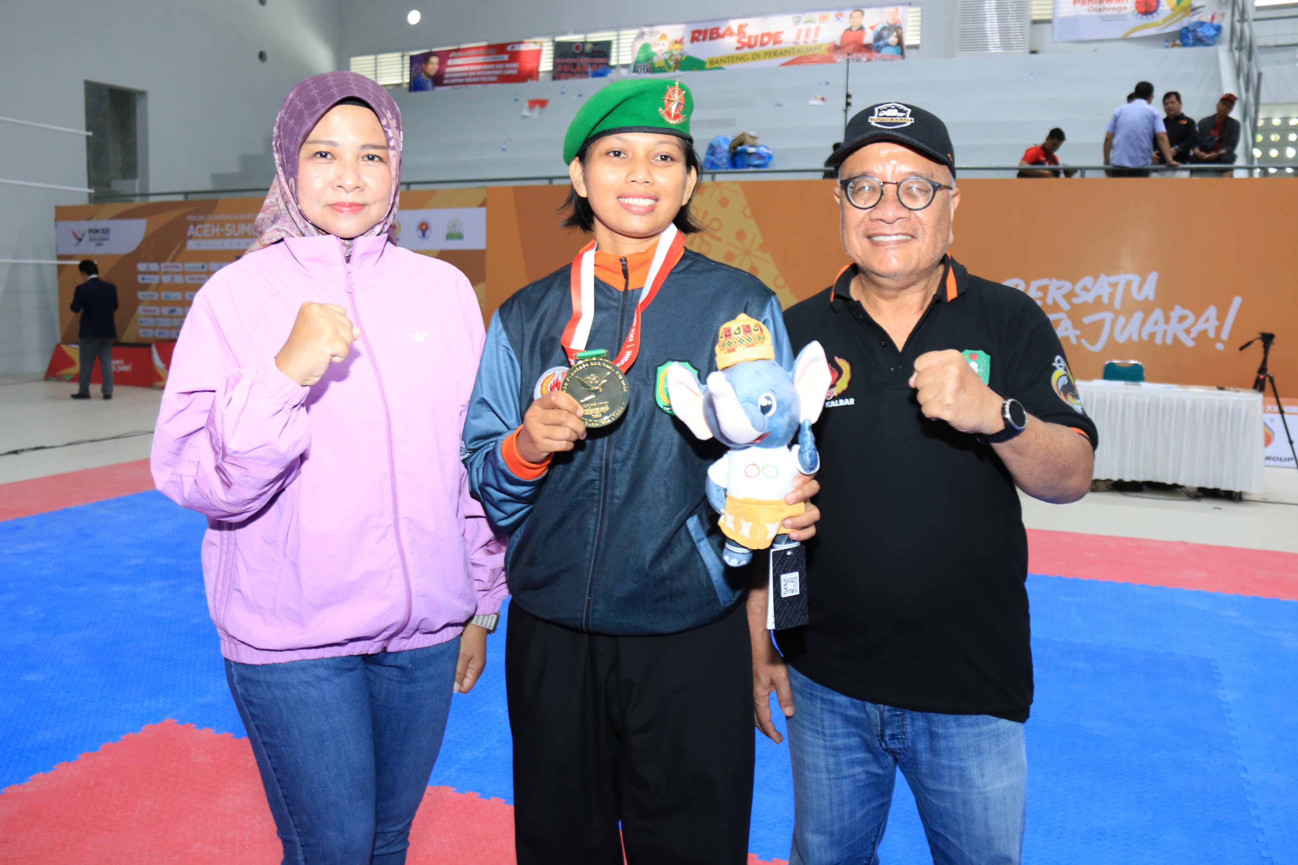 Devi Safitri, atlet Hapkido penyumbang medali emas pertama untuk Kalbar di PON Aceh-Sumut 2024, Selasa (10/9). (MIRZA AHMAD MUIN/PONTIANAK POST)
