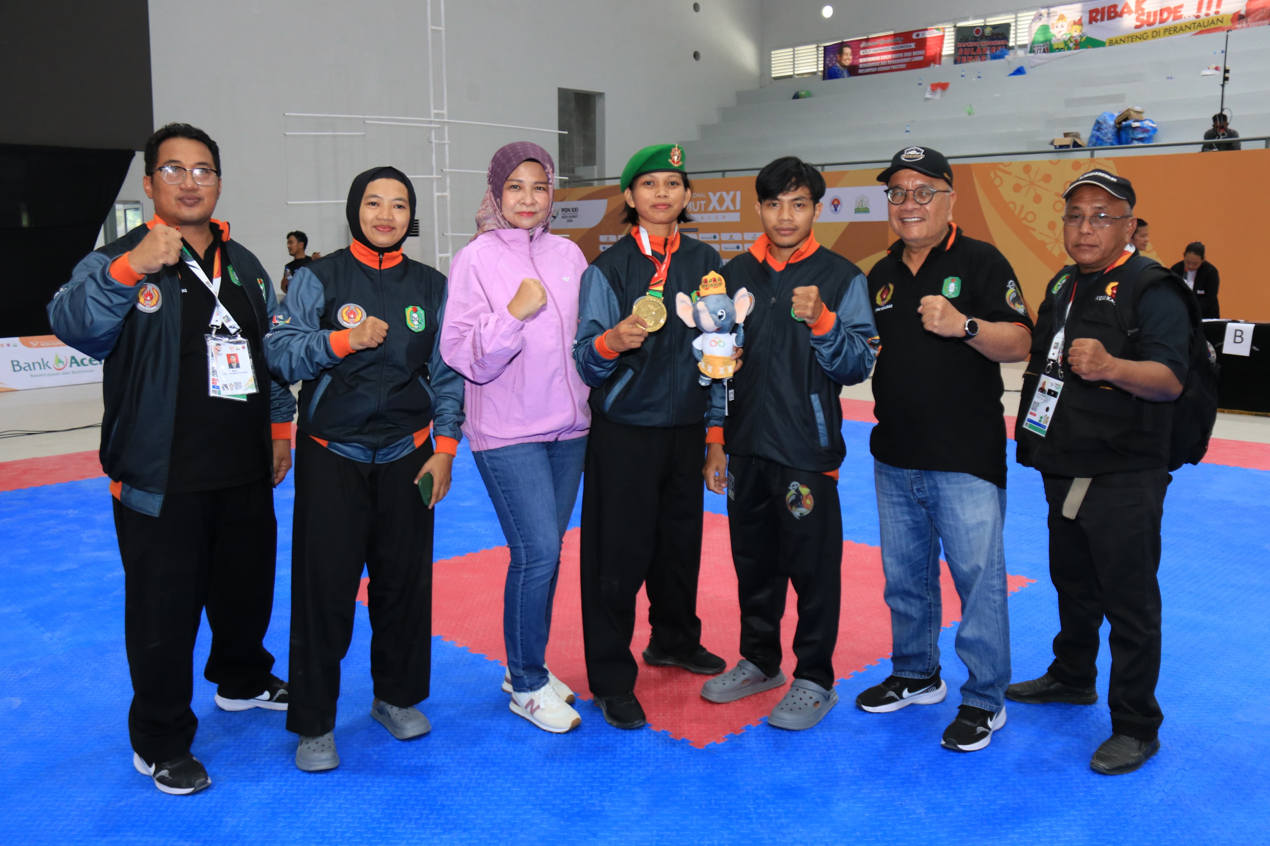 Devi Safitri, atlet Hapkido penyumbang medali emas pertama untuk Kalbar di PON Aceh-Sumut 2024, Selasa (10/9). (MIRZA AHMAD MUIN/PONTIANAK POST)