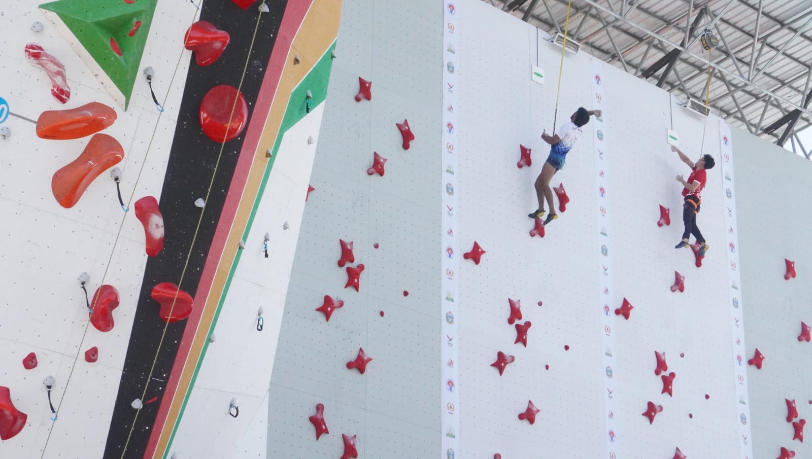 PON: Atlet panjat tebing Kalbar, Veddriq Leonardo saat memperebutkan tiket final PON Aceh.