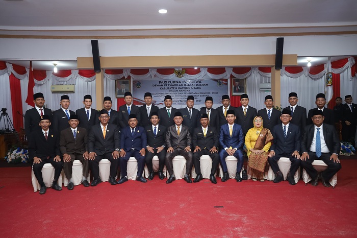 DEWAN BARU: 25 Anggota DPRD Kayong Utara terpilih periode 2024-2029 saat berfoto bersama di Gedung DPRD Kayong Utara, Sukadana.