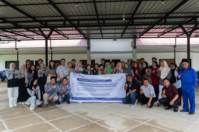 BERSAMA: Tim PKM Prodi TI, Jurusan Teknik Elektro dan Teknik Informatika Politap, foto bersama dengan narasumber dan peserta pada kegiatan PKM pelatihan dan pendampingan terkait penggunaan Sistem Info