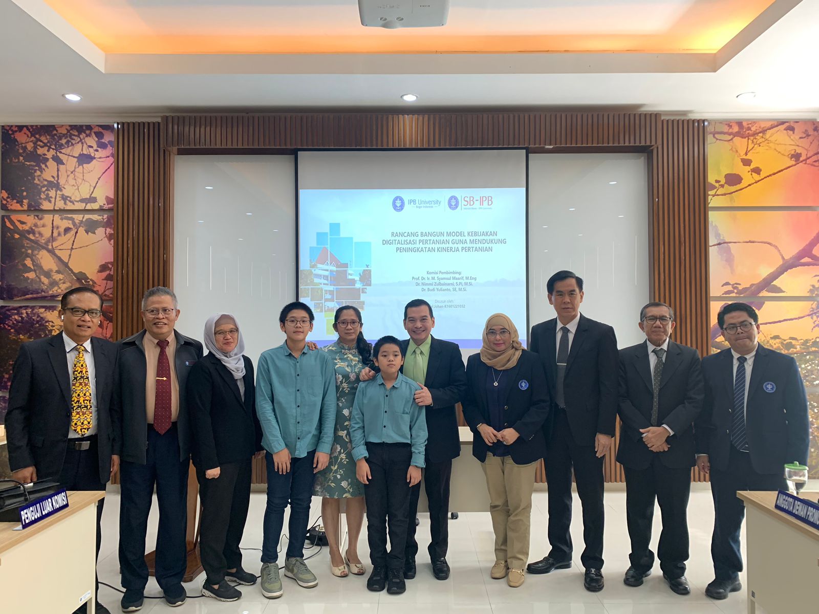 Daniel Johan melewati sidang promosi terbuka program doktor (S3), Rabu (11/9). (ISTIMEWA)