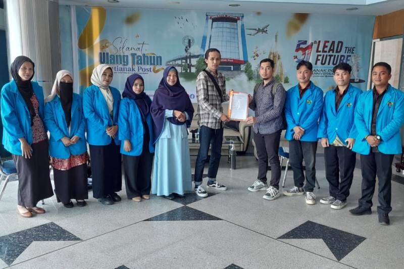 Penyerahan dan penyambutan peserta ppl mahasiswa iain pontianak tahun 2024 di gedung Graha Pena Pontianak Post, Rabu (11/9). (Dinda Nabila/Magang Pontianak Post)