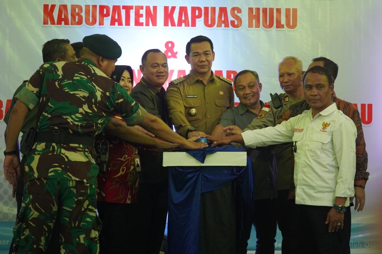 PELUNCURAN: Bupati Kapuas Hulu Fransiskus Diaan melaunching Cash Management System (CMS) Desa Kerjasama Pemda Kapuas Hulu dan Bank Kalbar Cabang Putussibau dan Semitau di Aula MABM Kapuas Hulu.