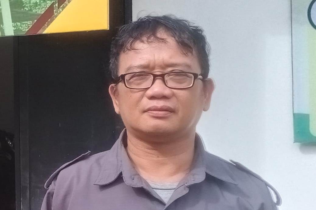 Moderator Seminar, L. Sahat Tinambunan.