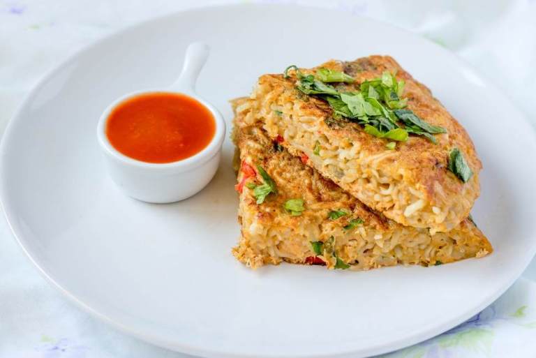 Ilustrasi omelet mie lezat. (FrisianFlag.com)