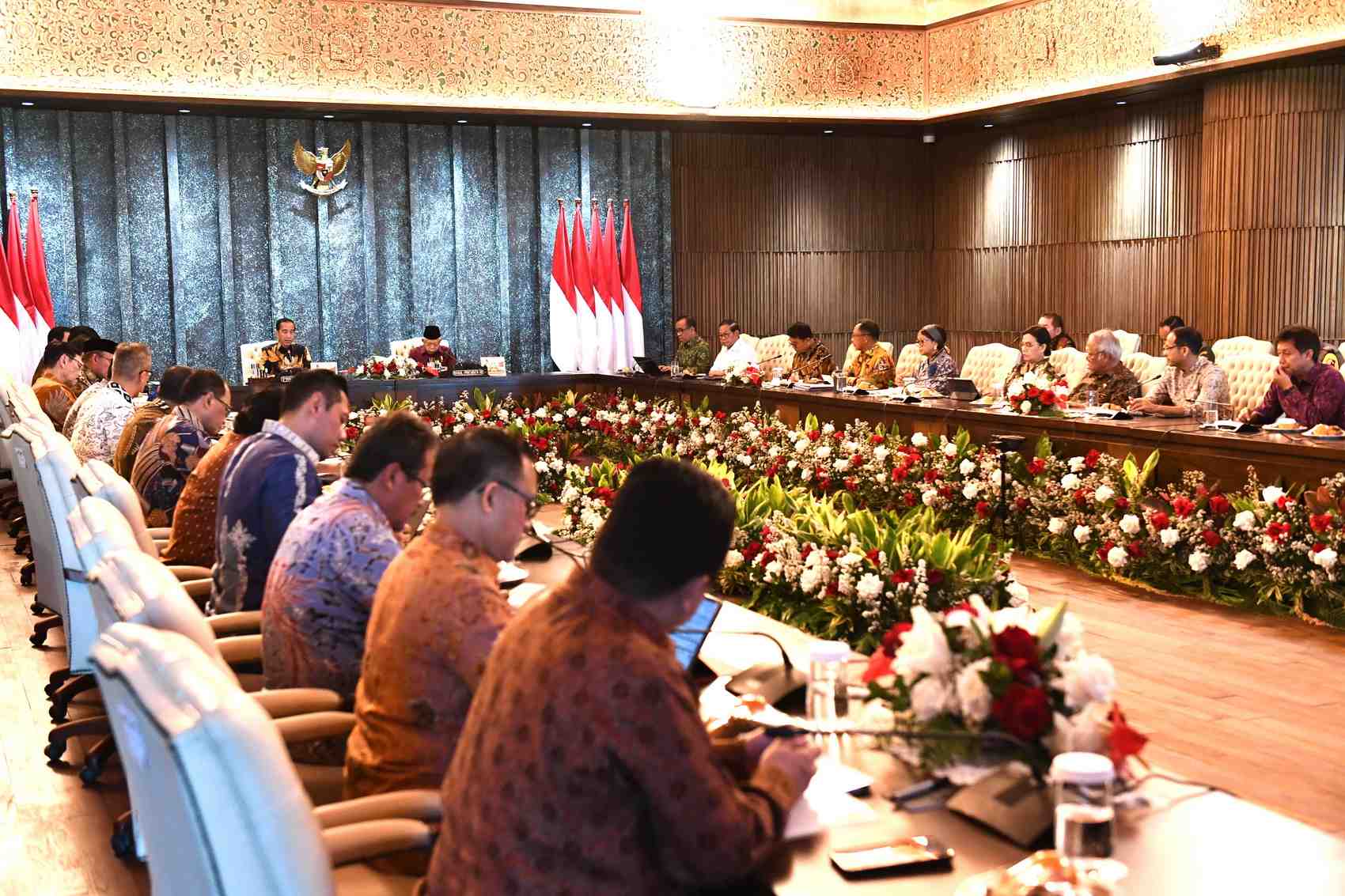 Suasana saat Presiden Joko Widodo memimpin sidang kabinet paripurna terakhir di Ibu Kota Nusantara, kemarin (13/9). (ISTIMEWA)