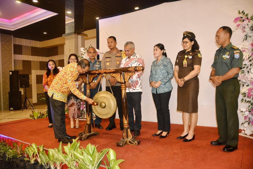 LUNCURKAN: Bupati dan Forkopimda Ketapang, menghadiri peluncuran Program Selamatkan Ibu Hamil Melalui Persalinan Aman dan Pasti (Simpati), di salah satu hotel di Kota Ketapang, Kamis (12/9) lalu.