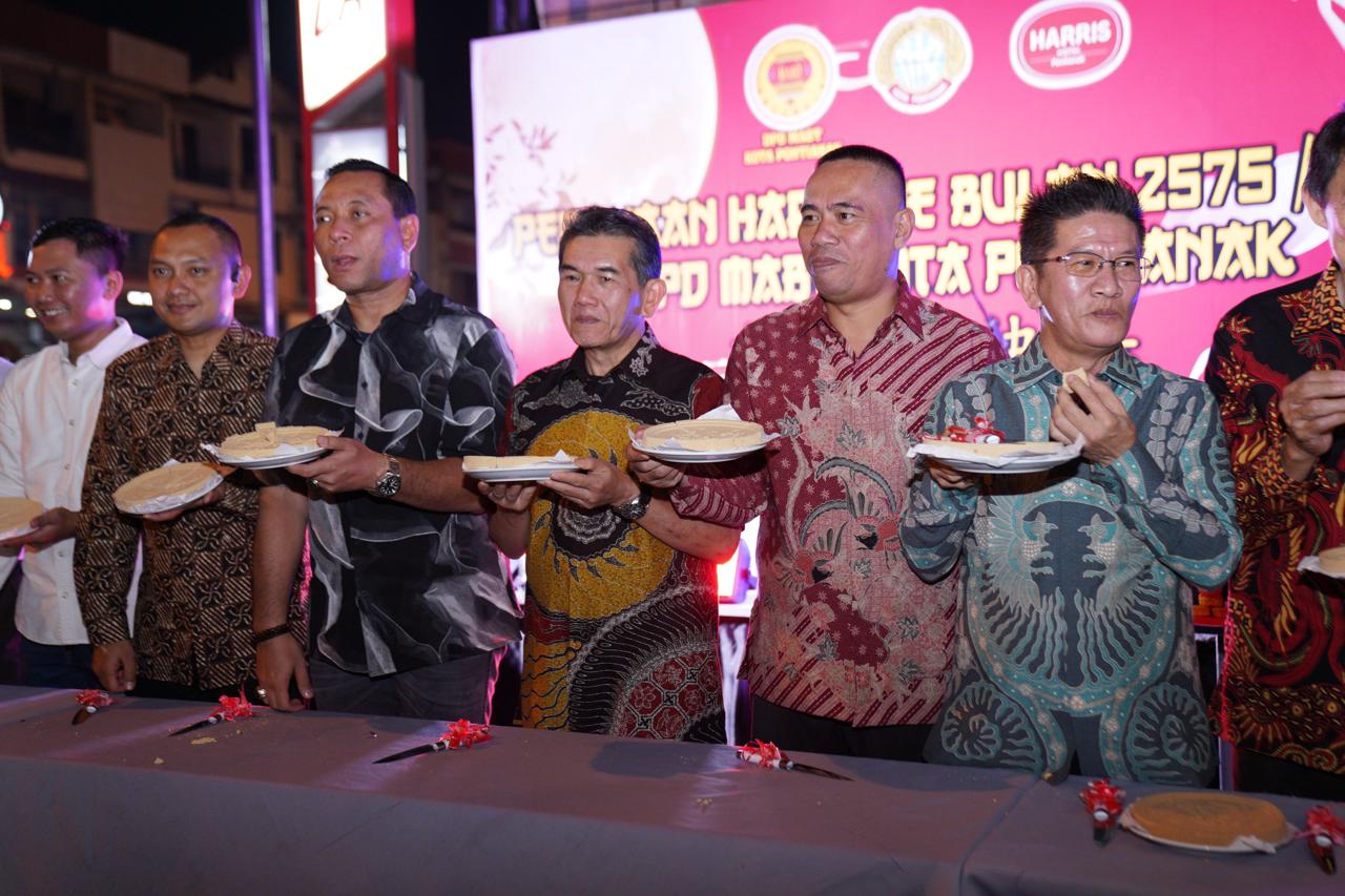 KUE BULAN: Perayaan Hari Kue Bulan 2575 yang digelar DPD MABT Kota Pontianak.